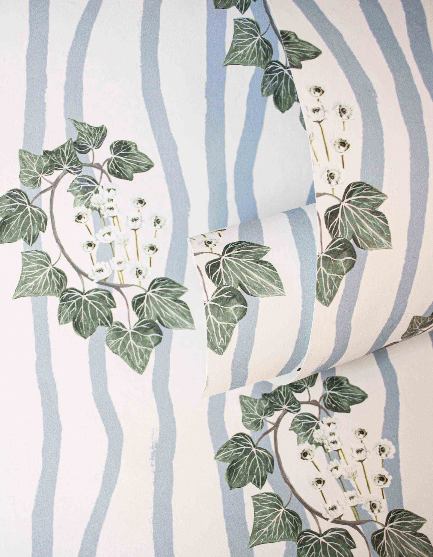 Folklore Ivy Stripe Wallpaper Bone / Blue