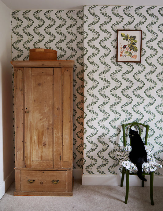 Folklore Ivy Chain Wallpaper Ivory