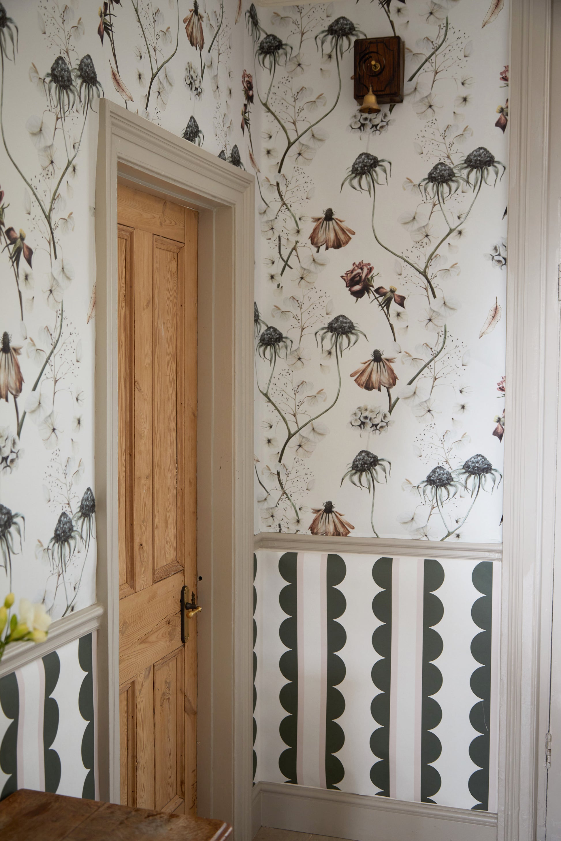 scallop wallpaper, floral wallpaper, 